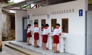 Học sinh 'tự tin hơn' khi có nhà vệ sinh mới