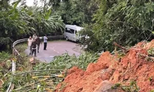11 người mắc kẹt trong sạt lở đèo Khánh Lê
